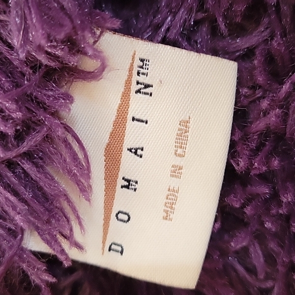 domain purple 💜 blanket. 66 x 48.  Shag. Nice and soft. - Picture 2 of 5